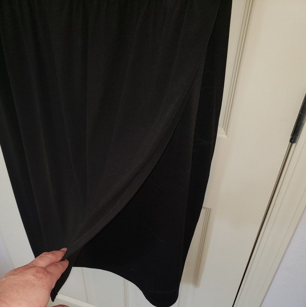 Flattering LBD - Picture 2 of 3